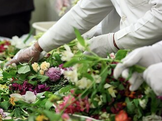 tomb and flowers_331_248.png