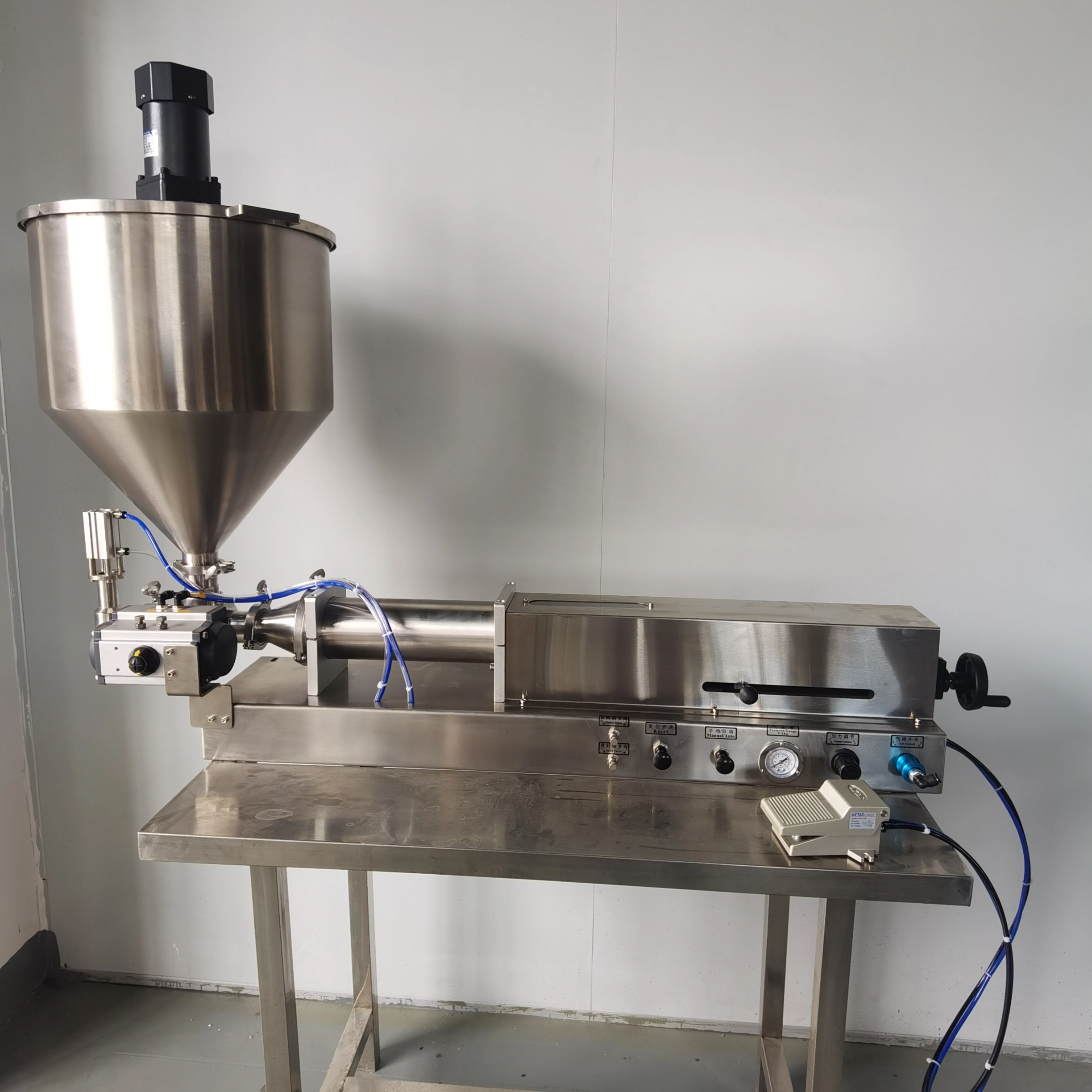 BMFH Hot Sauce Filling Machine Special for Food Sauce with Mixing Hopper